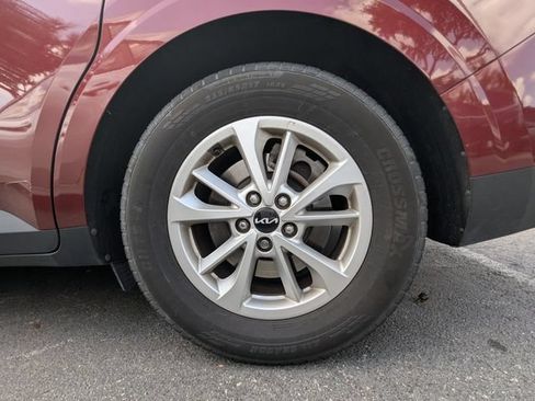 Certified 2022 Kia Carnival LX FWD image 6