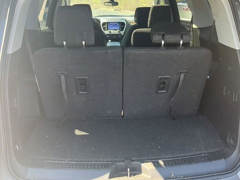 Used 2017 GMC Acadia SLE w/ Driver Alert Package I image 25