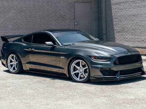 Used 2017 Ford Mustang GT Premium w/ GT Performance Package RWD image 6
