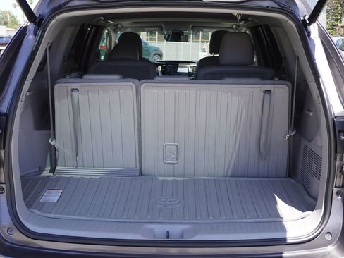Used 2018 Toyota Highlander XLE FWD image 8