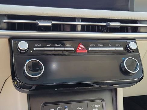 Used 2025 Hyundai Tucson Limited FWD image 25