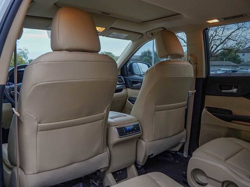 Used 2019 Toyota Highlander XLE image 28