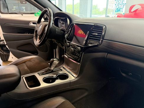 Used 2021 Jeep Grand Cherokee Laredo X AWD/4WD image 35