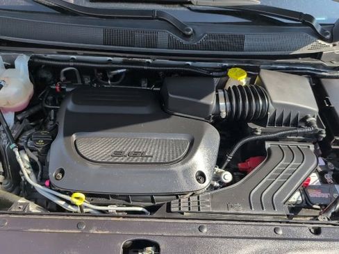 Used 2024 Chrysler Pacifica Touring-L FWD image 18