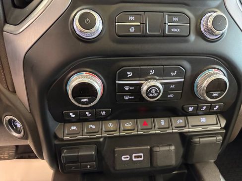 Used 2019 GMC Sierra 1500 SLT w/ SLT Premium Plus Package AWD/4WD image 21