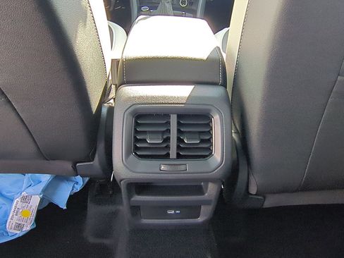 New 2025 Volkswagen Taos SE image 18