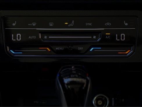 New 2025 Volkswagen Taos SE image 22