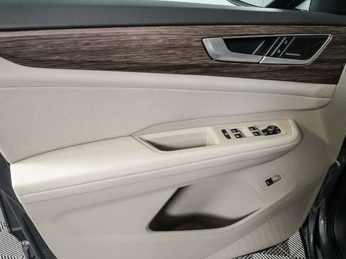 Certified 2025 Volkswagen Atlas SEL Premium R-Line image 6