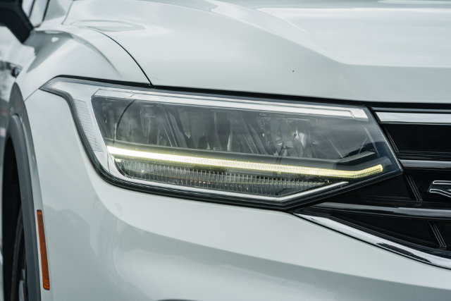 Used 2022 Volkswagen Tiguan SE R-Line AWD/4WD image 19