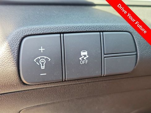 Used 2025 Hyundai Elantra SEL FWD image 16