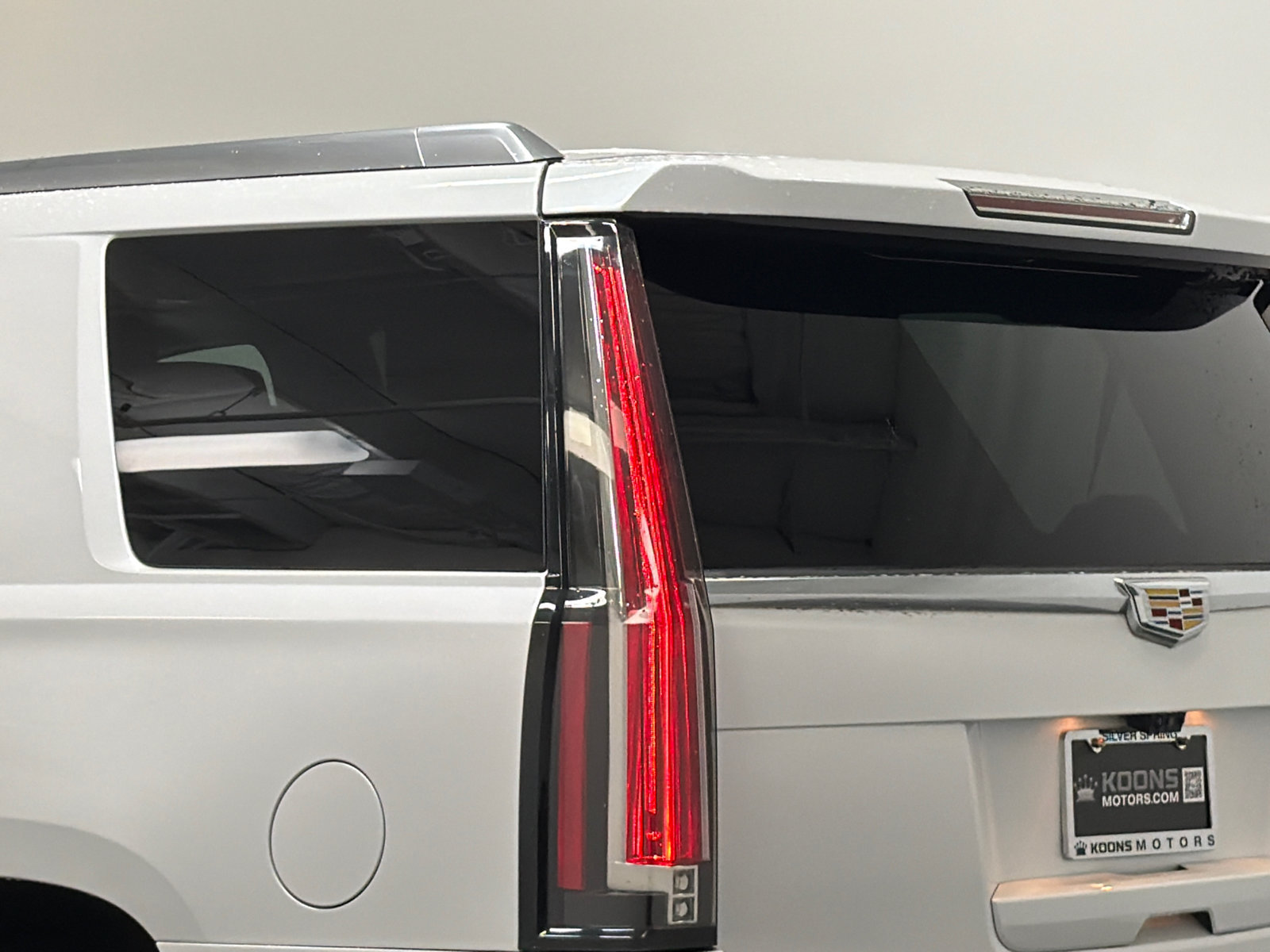 Used 2018 Cadillac Escalade Premium Luxury AWD/4WD image 8