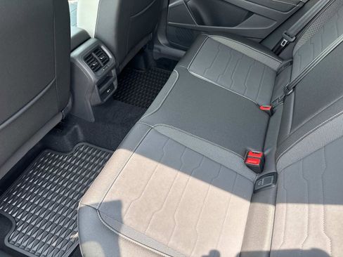 New 2025 Volkswagen Taos SE image 9