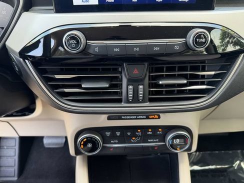 Used 2020 Ford Escape SE FWD image 20