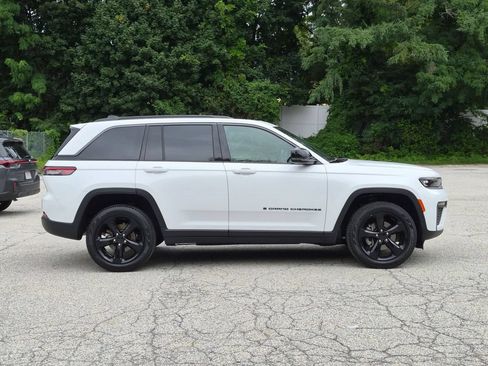Used 2026 Jeep Grand Cherokee Limited w/ Limited Altitude Package AWD/4WD image 2