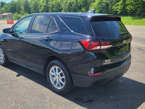 Used 2023 Chevrolet Equinox LS w/ LS Convenience Package FWD image 9