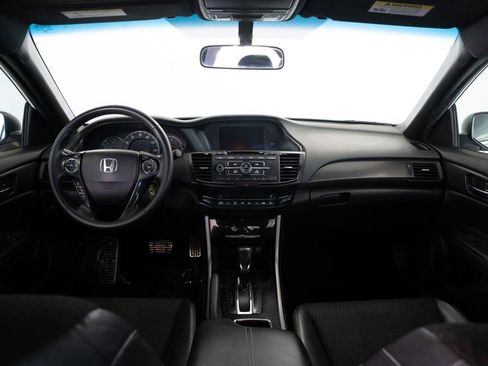 Used 2017 Honda Accord Sport image 12