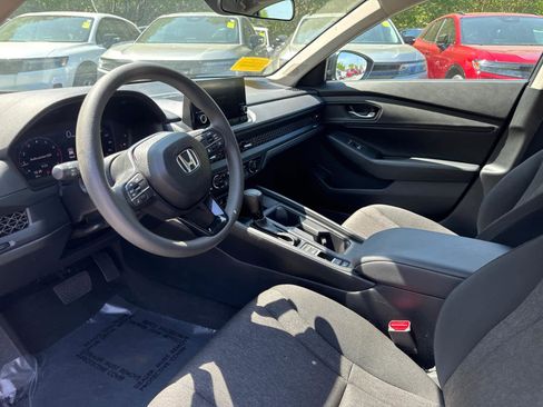 Used 2025 Honda Accord SE image 13
