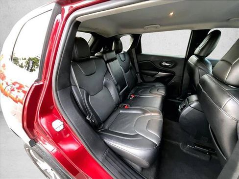 Used 2019 Jeep Cherokee Limited FWD image 26