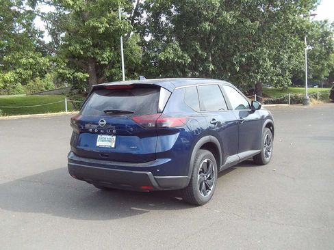 Used 2025 Nissan Rogue SV AWD/4WD image 5