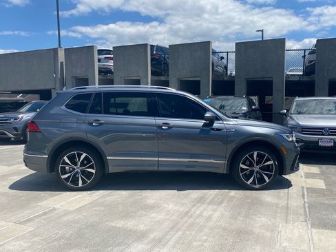 Used 2022 Volkswagen Tiguan SEL R-Line AWD/4WD image 2