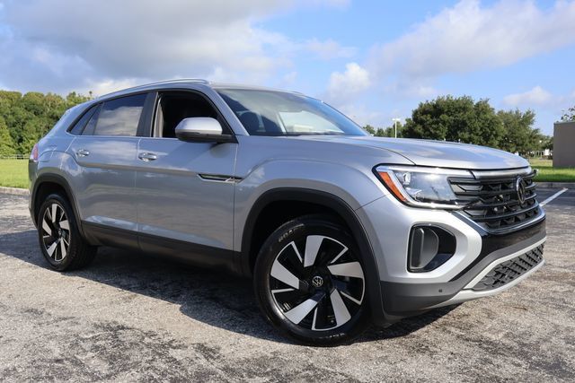 Certified 2026 Volkswagen Atlas Cross Sport SE FWD image 1