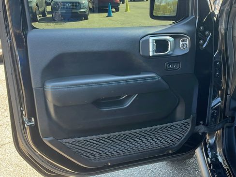 Used 2022 Jeep Wrangler Unlimited Rubicon 4xe w/ Cold Weather Group AWD/4WD image 10
