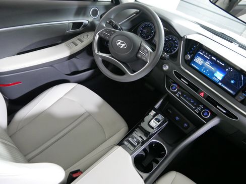 Used 2023 Hyundai Sonata SEL w/ Preferred Accessory Package image 9