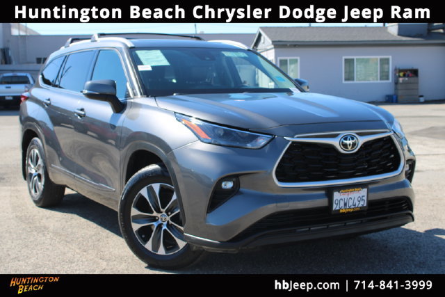 Used 2022 Toyota Highlander XLE FWD image 1