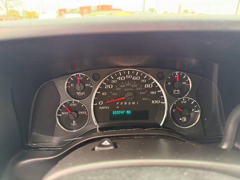 Used 2014 Chevrolet Express 2500 image 23