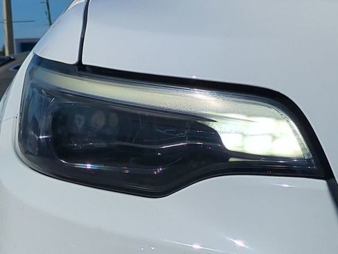 Used 2019 Jeep Cherokee Limited image 9