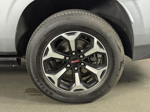 Used 2025 GMC Yukon XL AT4 w/ AT4 Premium Package image 11