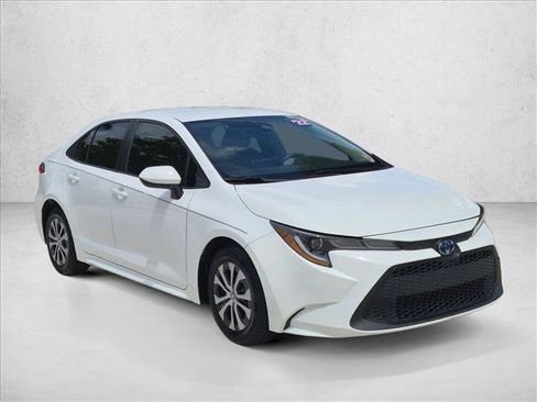 Used 2022 Toyota Corolla LE FWD image 3