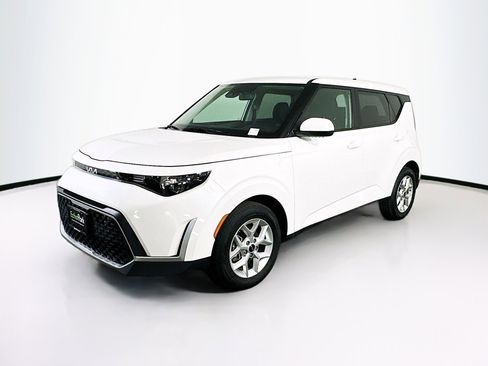 Used 2025 Kia Soul LX w/ LX Technology Package image 3