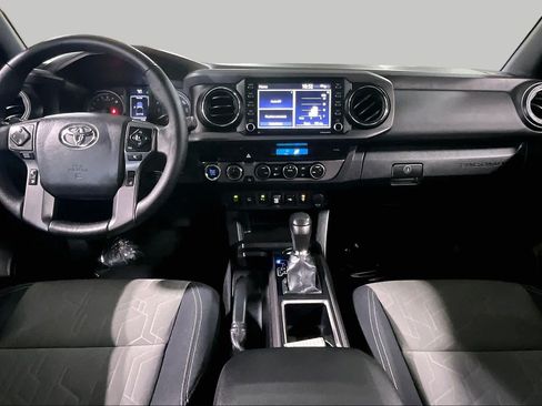 Used 2022 Toyota Tacoma TRD Off-Road w/ Technology Package AWD/4WD image 16