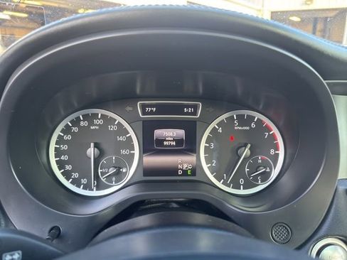 Used 2018 INFINITI QX30 Premium w/ Navigation Package image 21