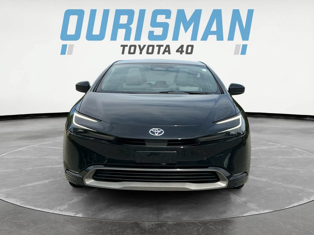 Used 2025 Toyota Prius XLE FWD image 2