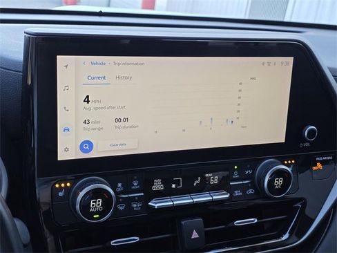 Used 2023 Toyota Highlander XLE image 20