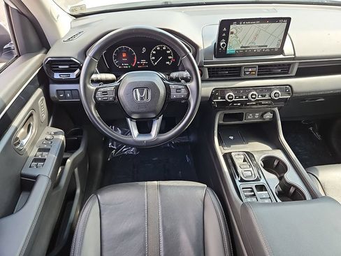 Used 2023 Honda Pilot Touring image 11