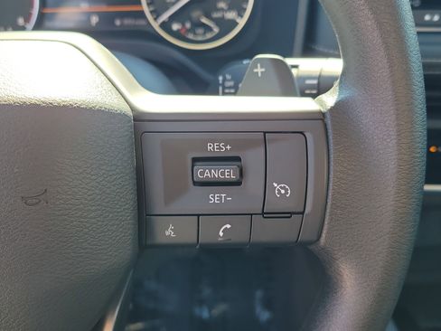 Used 2025 Nissan Rogue S image 24