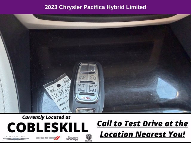 Used 2023 Chrysler Pacifica Limited FWD image 21