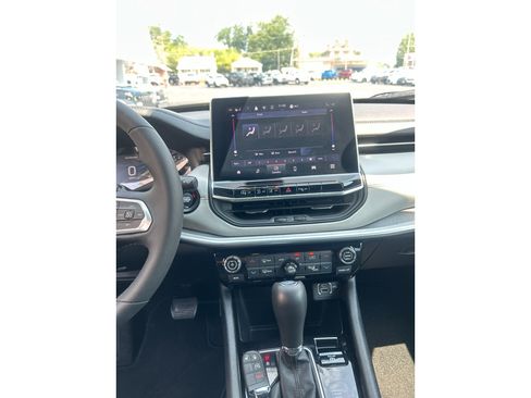 Used 2025 Jeep Compass Limited w/ Sun & Sound Group AWD/4WD image 11