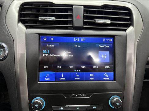 Used 2020 Ford Fusion SEL image 18