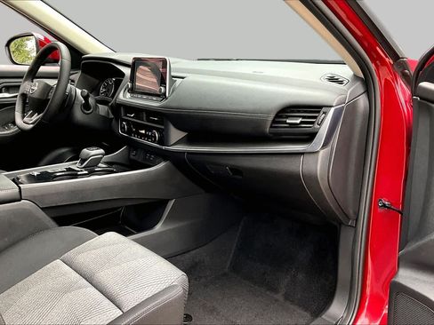 Used 2025 Nissan Rogue SV FWD image 18