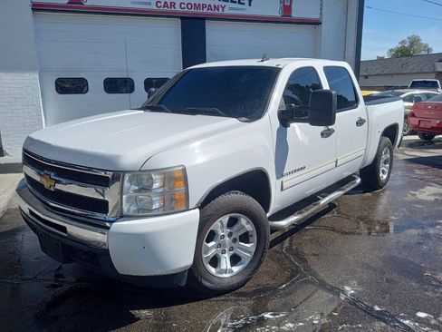 Used 2011 Chevrolet Silverado 1500 LT AWD/4WD image 2
