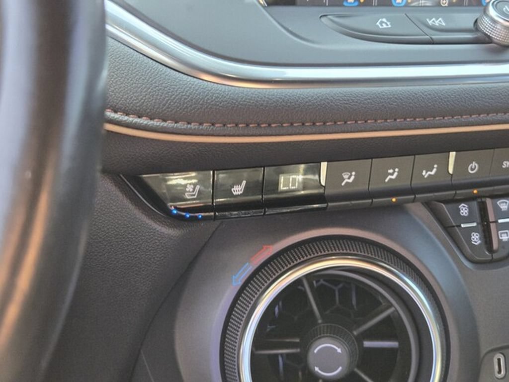Used 2019 Chevrolet Blazer Premier w/ Sun and Wheels Package FWD image 28