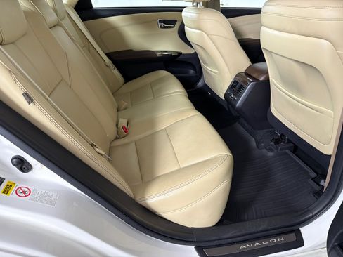 Used 2014 Toyota Avalon Limited image 17