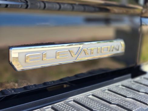 Used 2022 GMC Sierra 1500 Elevation RWD image 7