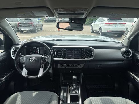 Used 2020 Toyota Tacoma SR5 AWD/4WD image 11