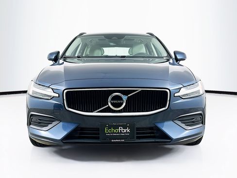 Used 2020 Volvo V60 T5 Momentum w/ Premium Package FWD image 2