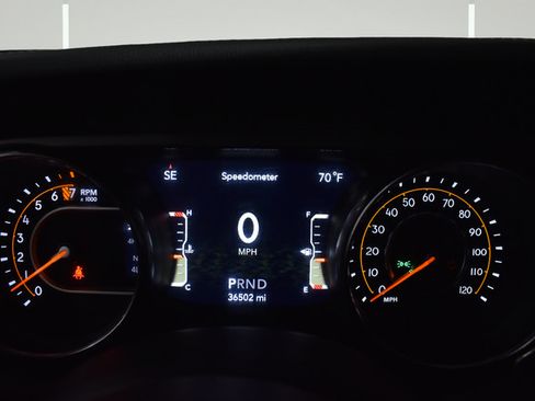 Used 2022 Jeep Wrangler Unlimited Sahara w/ Dual Top Group AWD/4WD image 16